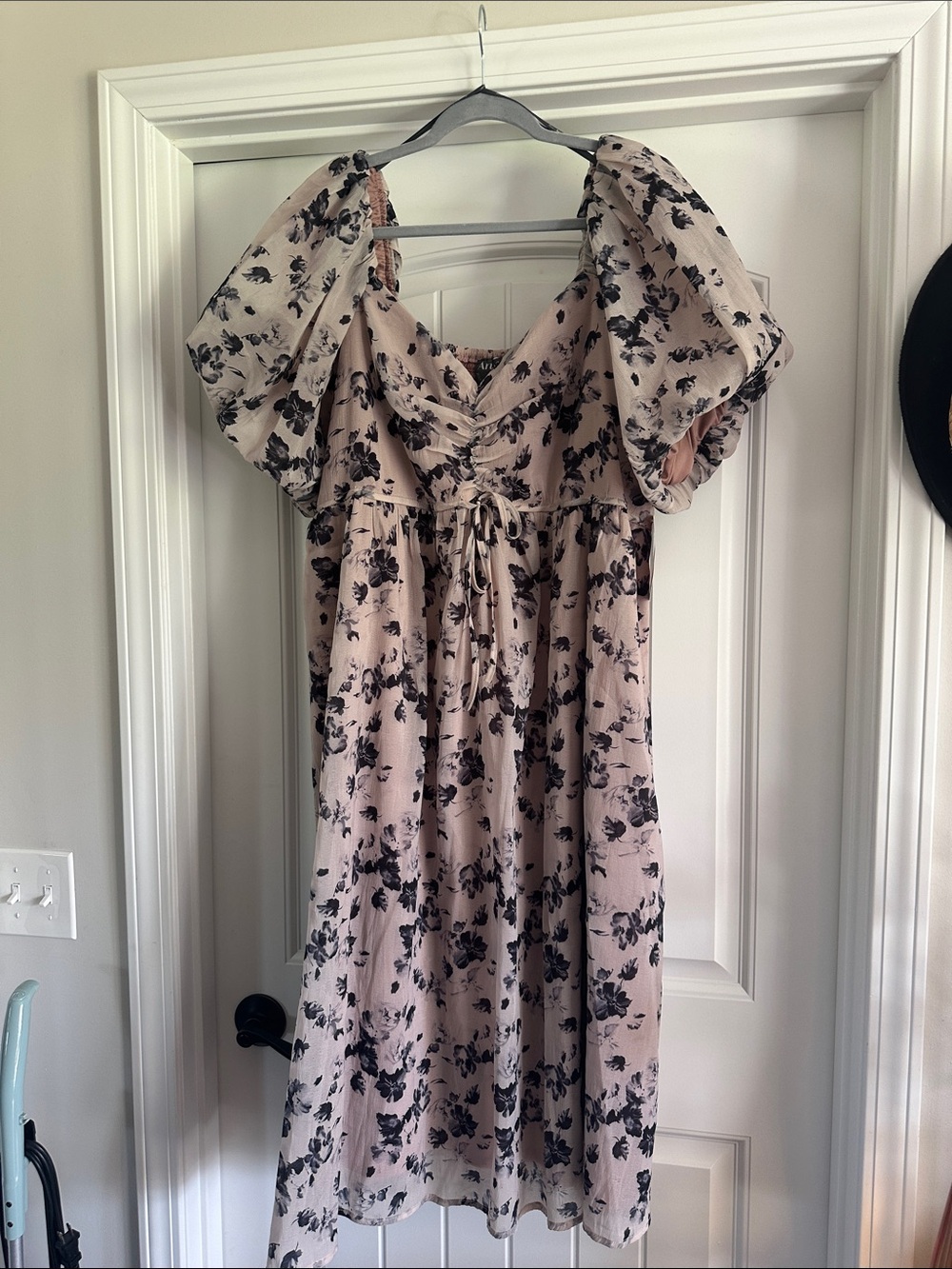 NWT Arula Floral Puff Sleeve Midi Dress in Blush and Black Size 3X